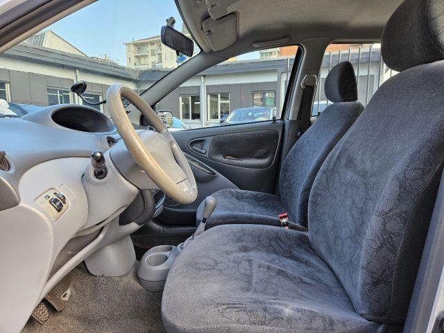 TOYOTA Yaris 1.0i 16V cat 5 porte '03