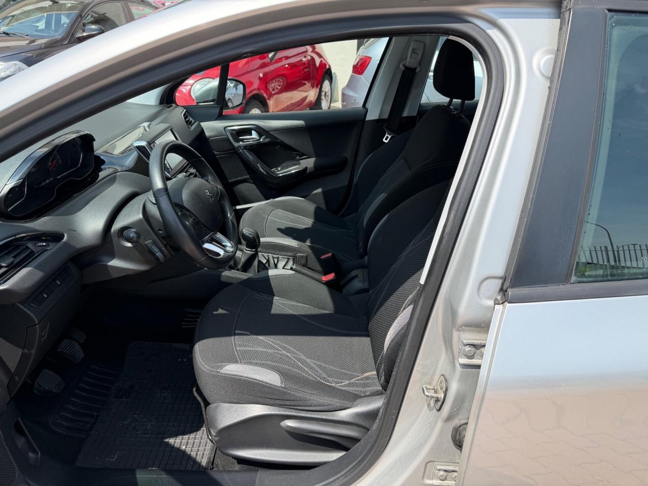 Peugeot 208 1.4 HDi 68 CV 5 porte Allure