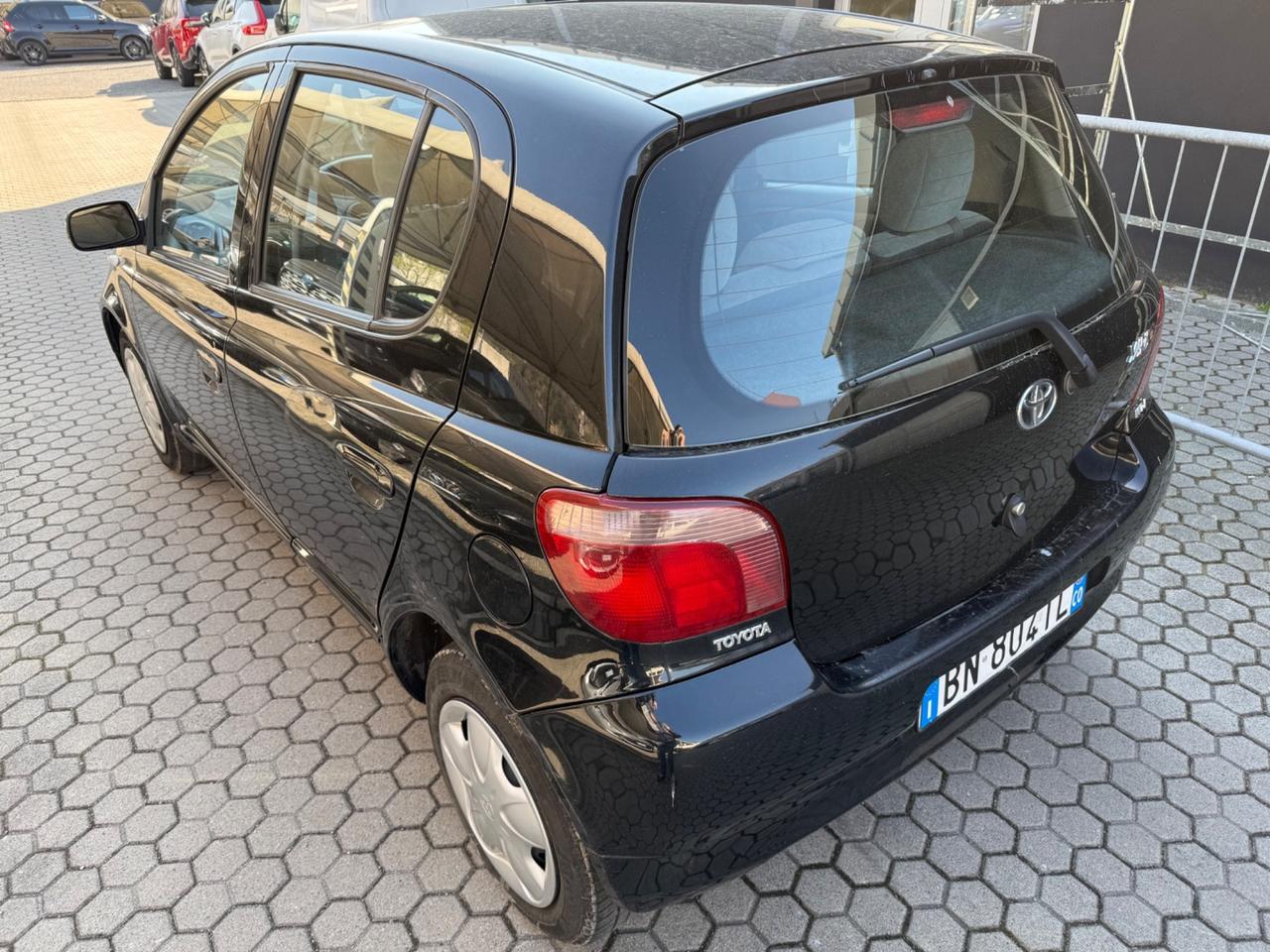 Toyota Yaris 1.0i 16V cat 5 porte Sol