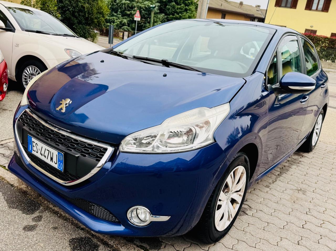 Peugeot 208 1.2 5porte Allure Ok Neopatentati