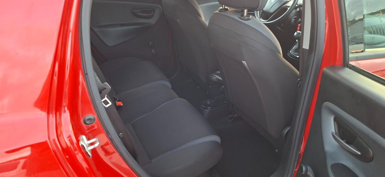 Lancia Ypsilon 1.2 69 CV 5 porte Silver