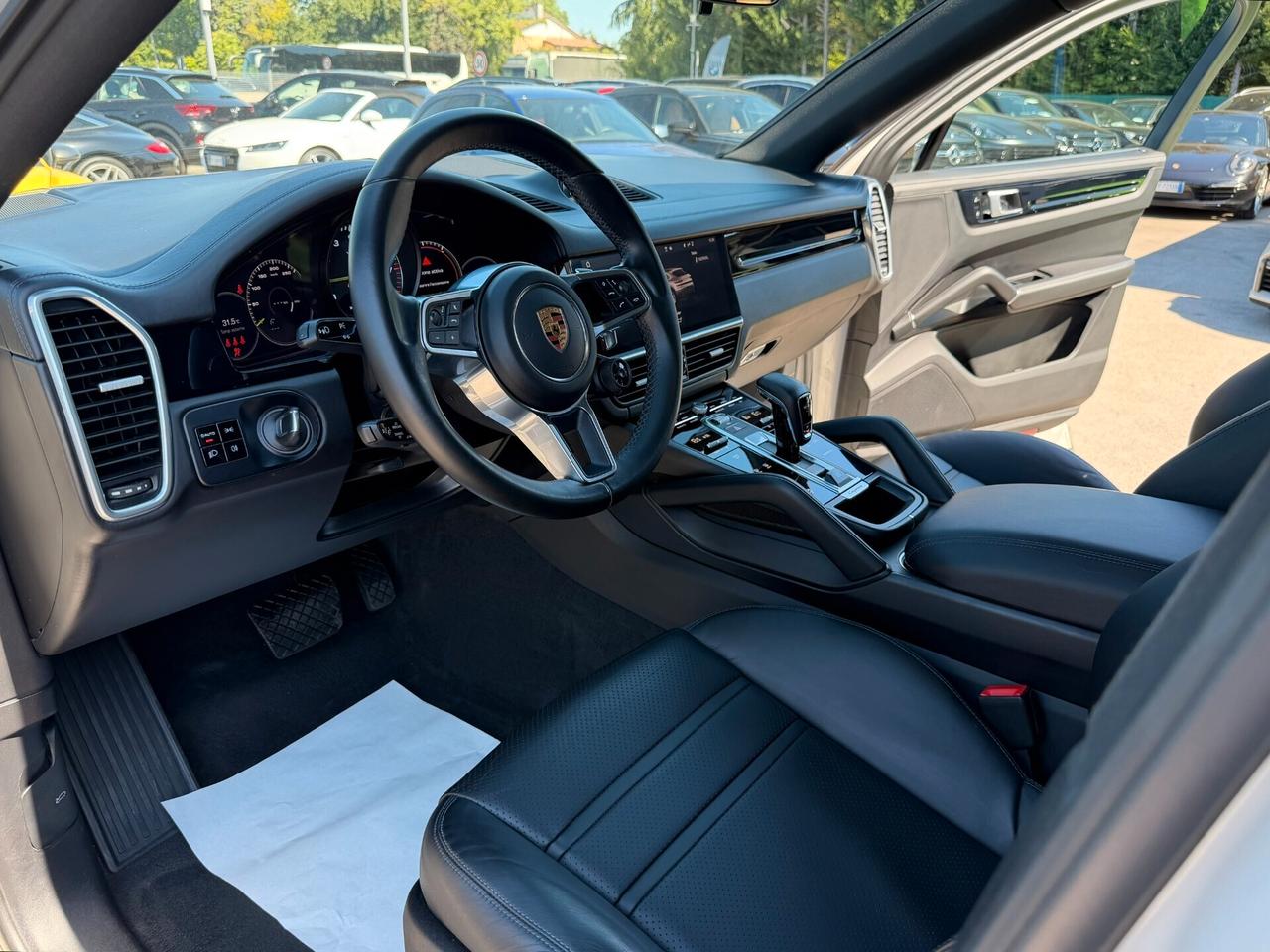 Porsche Cayenne Coupé 3.0 V6 E-Hybrid/scarico/pano/22"/km doc/bollo € super. B pagati