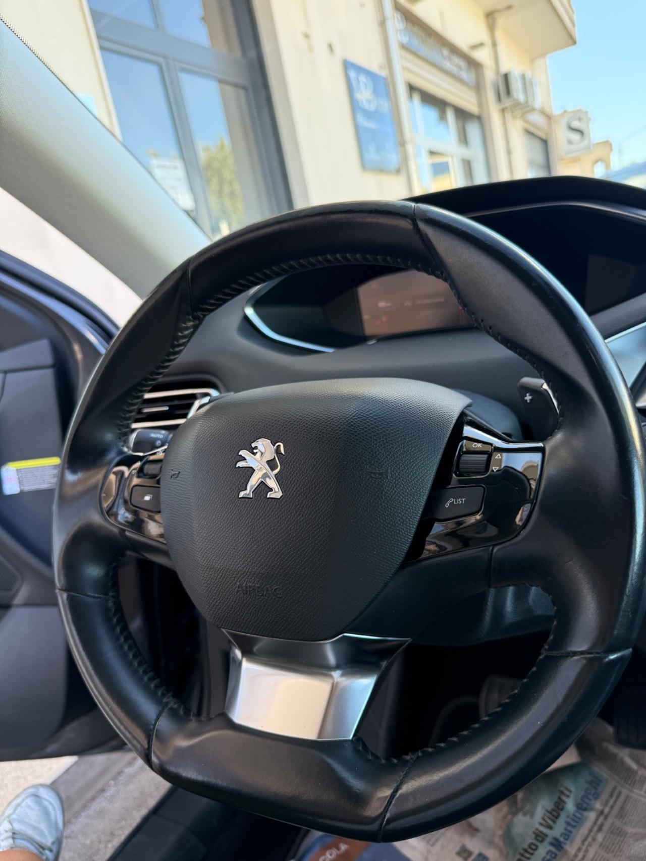 Peugeot 308 1.5 bluehdi Allure Pack CAMBIO AUTOMATICO,NAVI,TELECAMERA,FARI LED,VIRTUAL COCKPIT