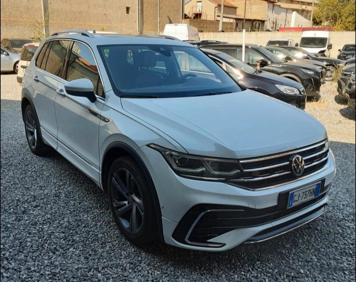 Volkswagen Tiguan 2.0 TDI 150 CV SCR DSG R-LINE TETTO NAVY LED 19