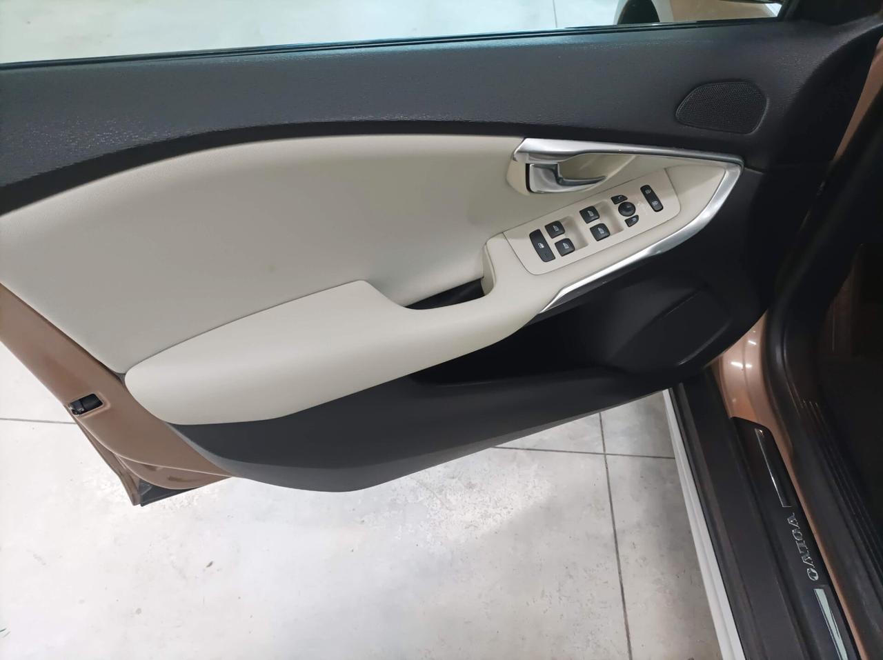 Volvo V40 Cross Country D3 CV 150 Geartronic Momentum 05/2013