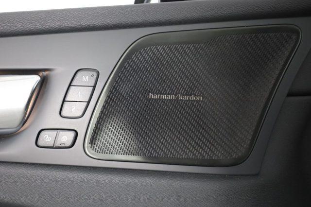 VOLVO XC60 XC60 B4 (d) AWD automatico Ultimate Dark
