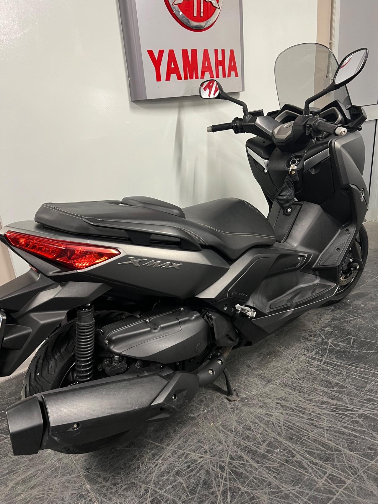 Yamaha X-Max 400