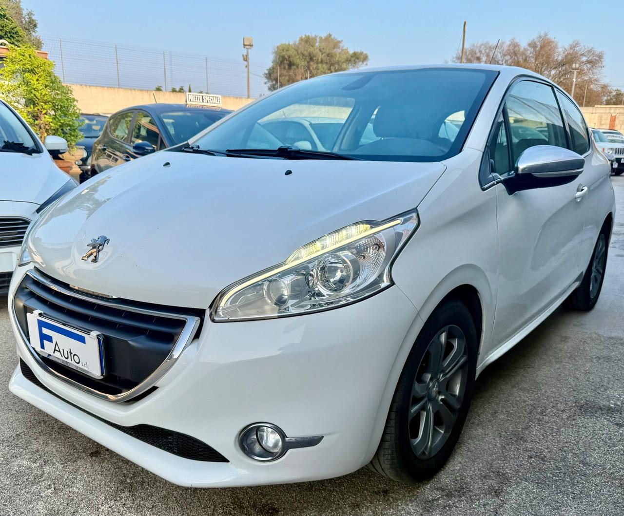 Peugeot 208 1.6 e-HDi 92 CV Stop&Start Allure,NAVI,LED,Bluetooth,Ecc.