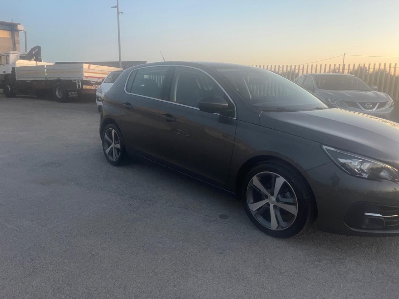 PEUGEOT 308 1.6 HDI 120CV BERLINA FULL LED MY18