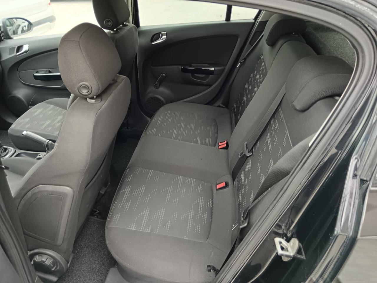Corsa 5 porte GPL "UNIPROPRIETARIO"