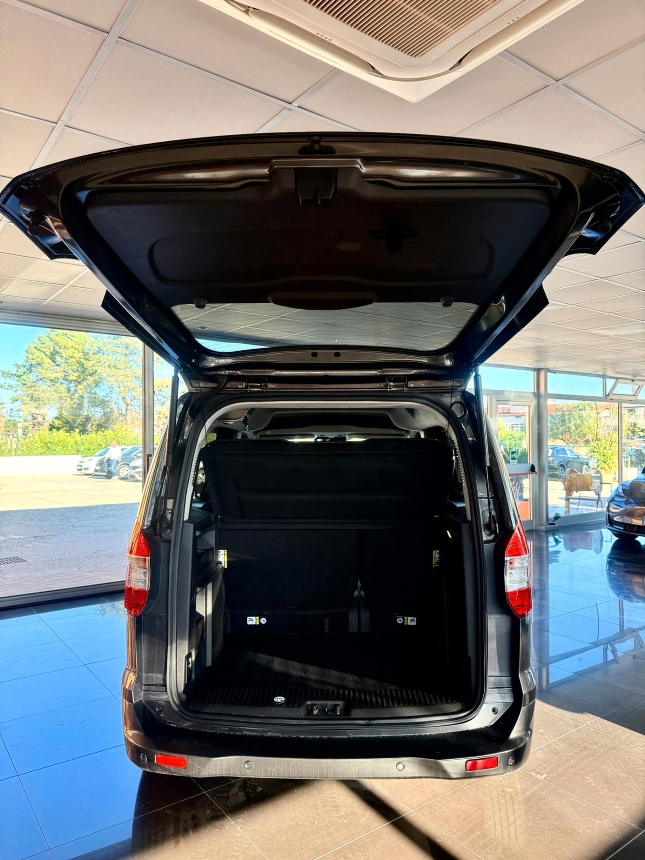 Ford Tourneo Courier 1.5 TDCI 75 CV Titanium