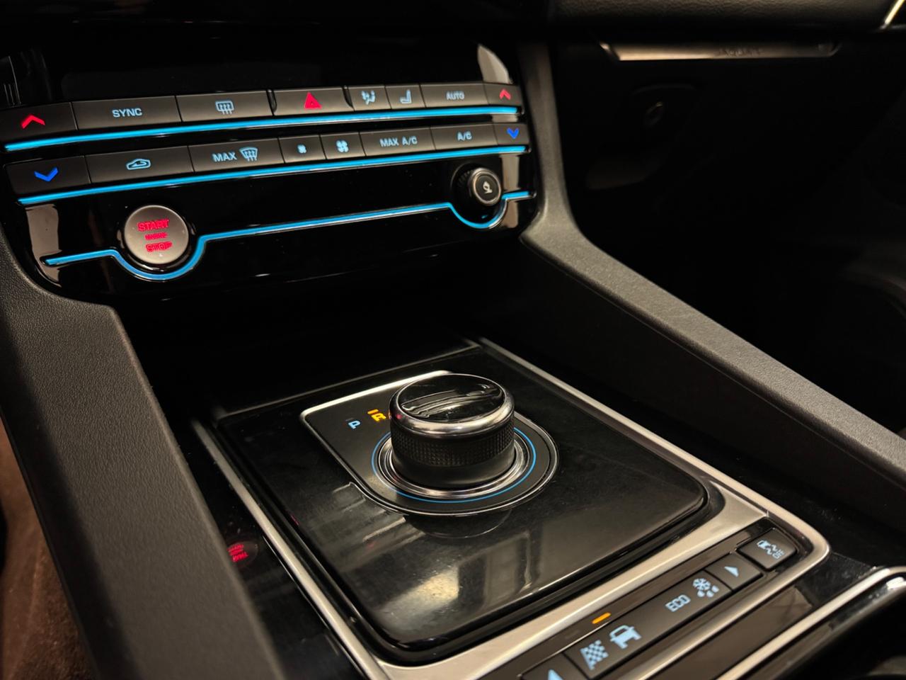 Jaguar F-Pace 2.0 250 CV AWD aut. R-Sport-Full-IvaEsposta-Garantita-Permute