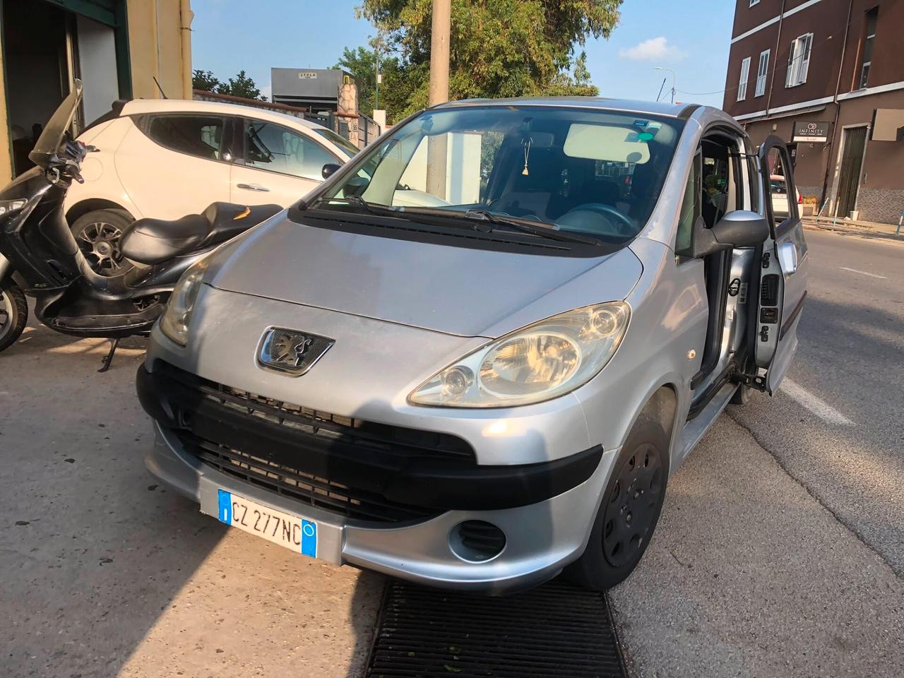Peugeot 1007 1.4 Happy
