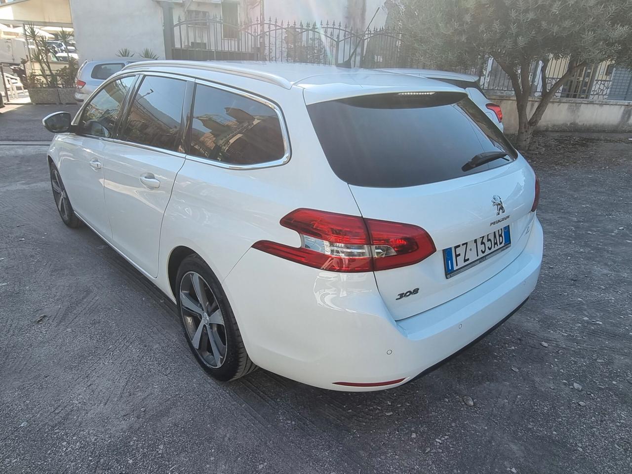 Peugeot 308 PureTech Turbo 130 S&S SW Allure