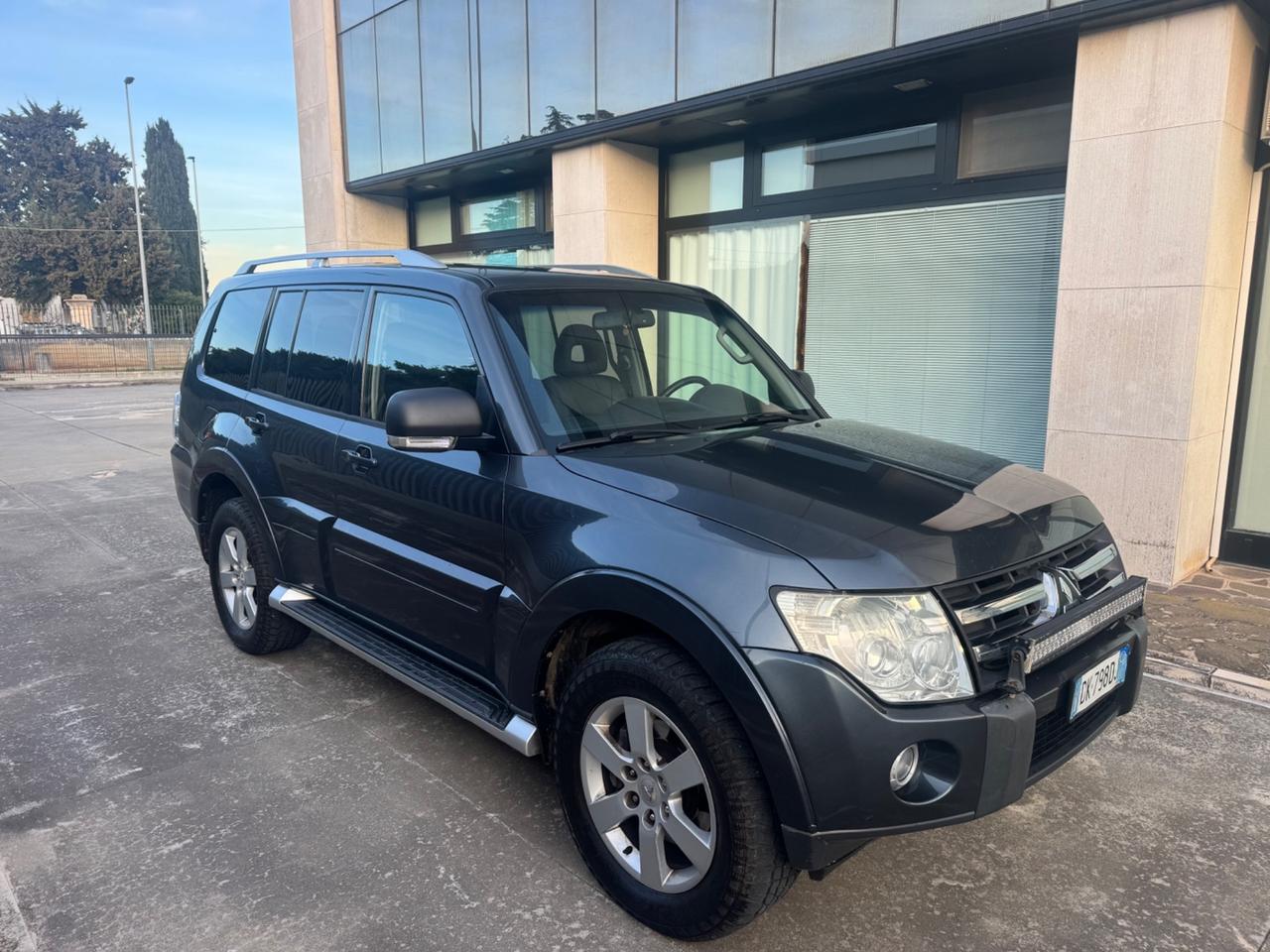 Mitsubishi Pajero 3.2 DI-D Autocarro Manuale Gancio traino