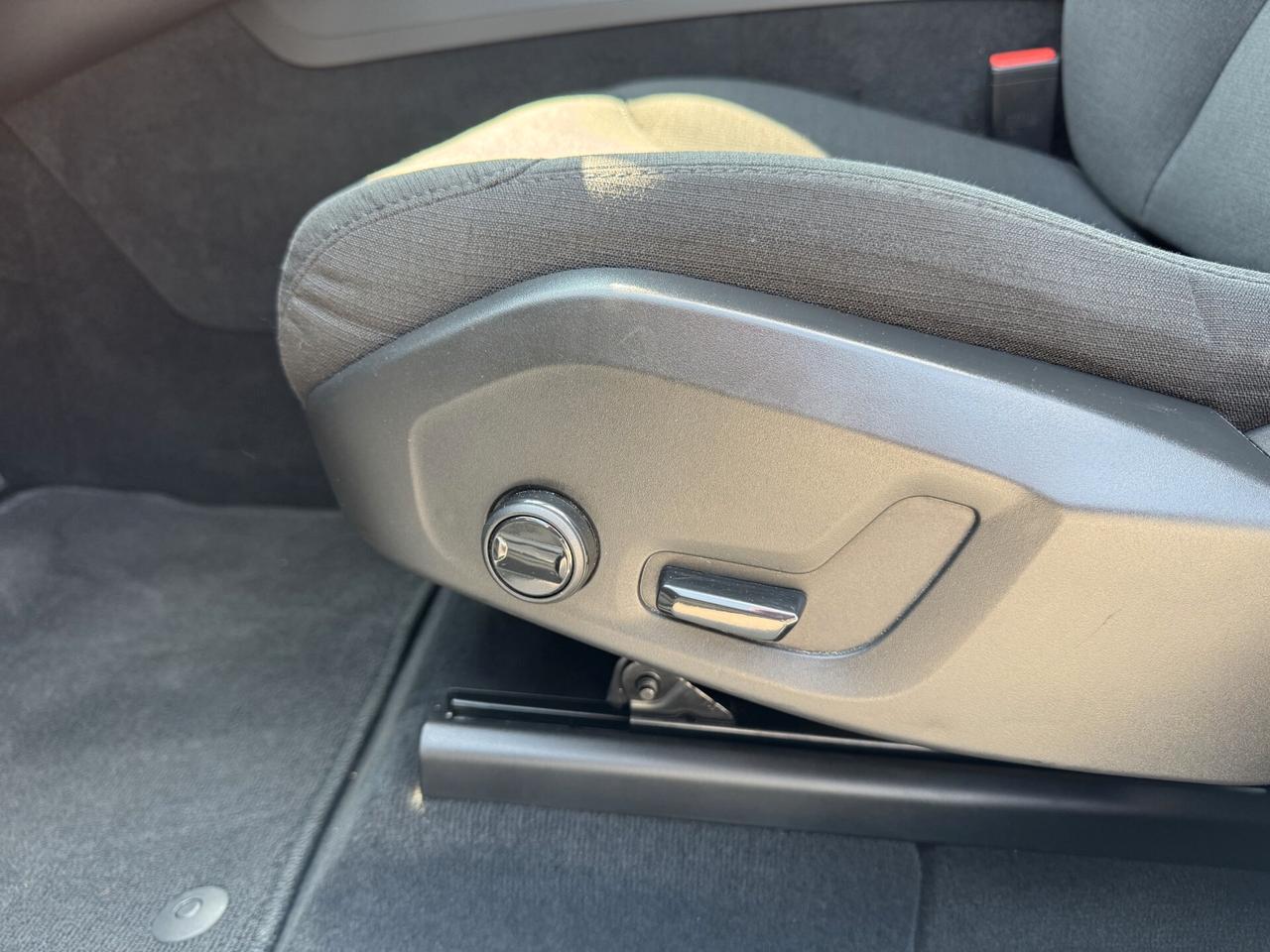 Volvo XC60 B4 AWD (Diesel/Hybrid) Business