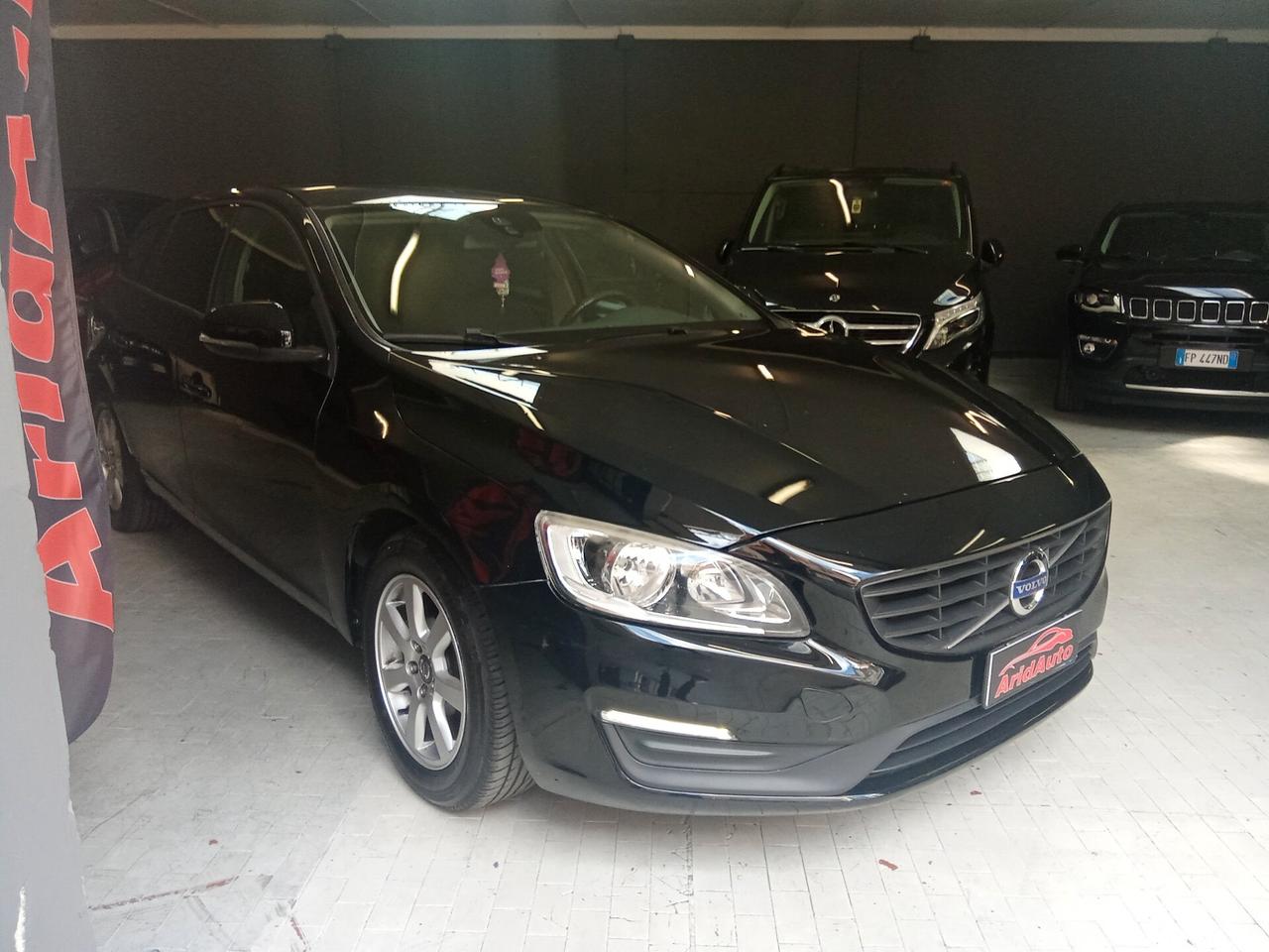 Volvo V60 D2 R-design