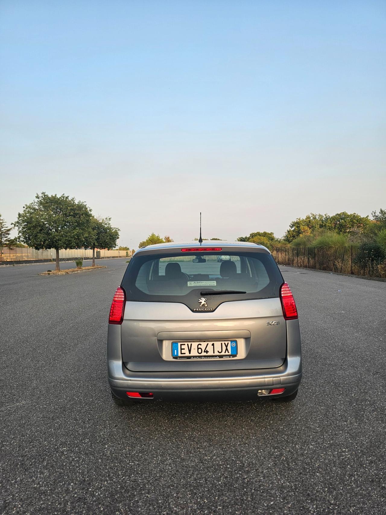 Peugeot 5008 1.6 HDi 115CV 7 posti unico proprietario
