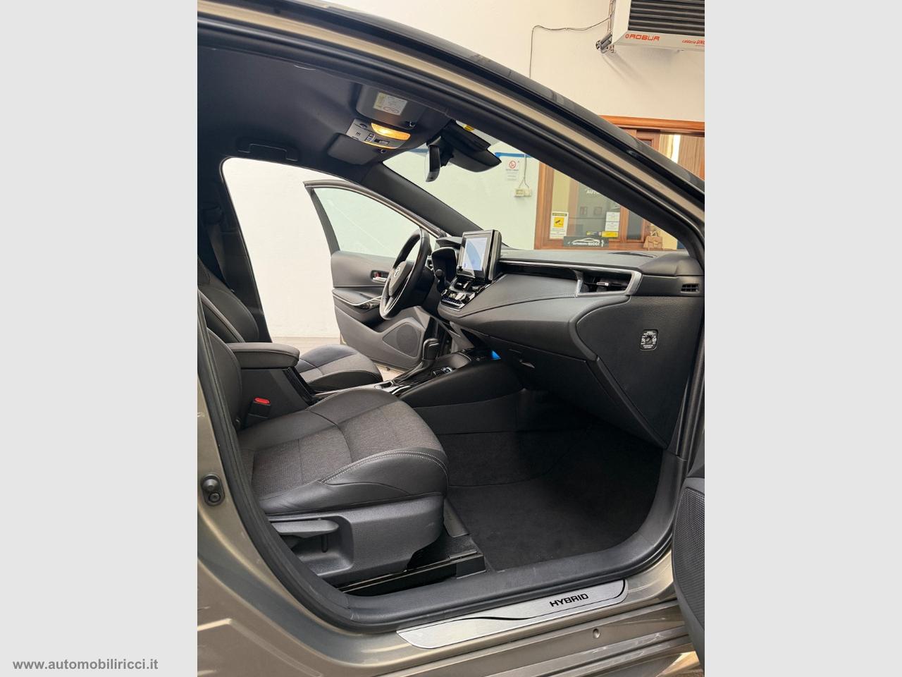 TOYOTA Corolla 1.8 Hybrid Style