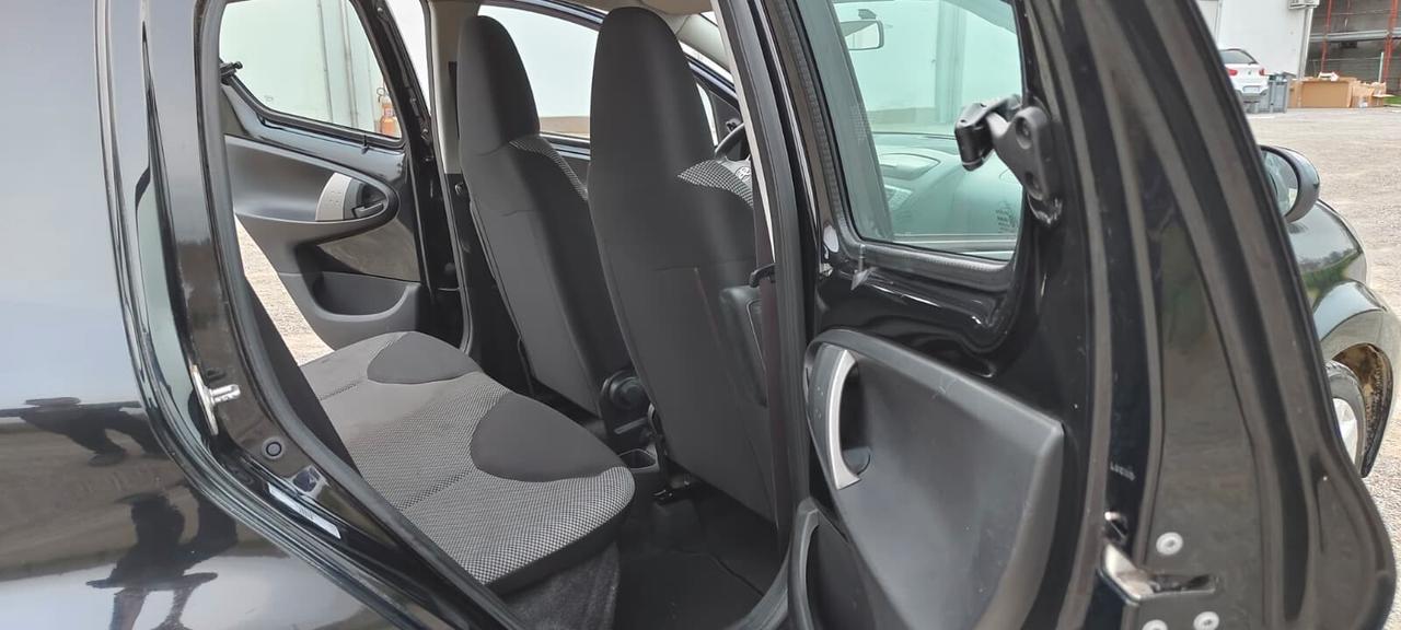 Toyota Aygo 1.0 VVT-i 69 CV 5 porte x-cool