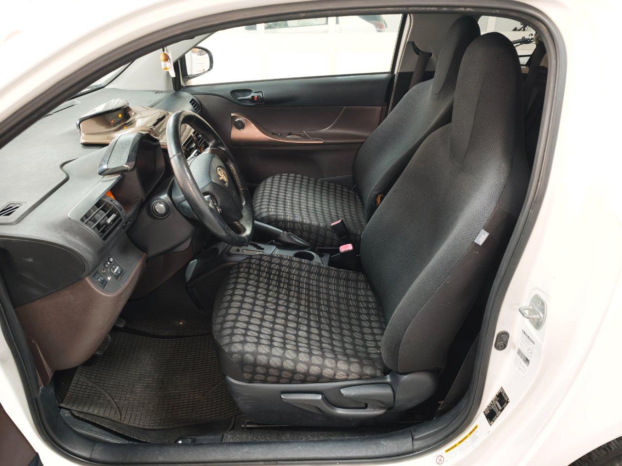 Toyota iQ 1.0 Tobasco cvt