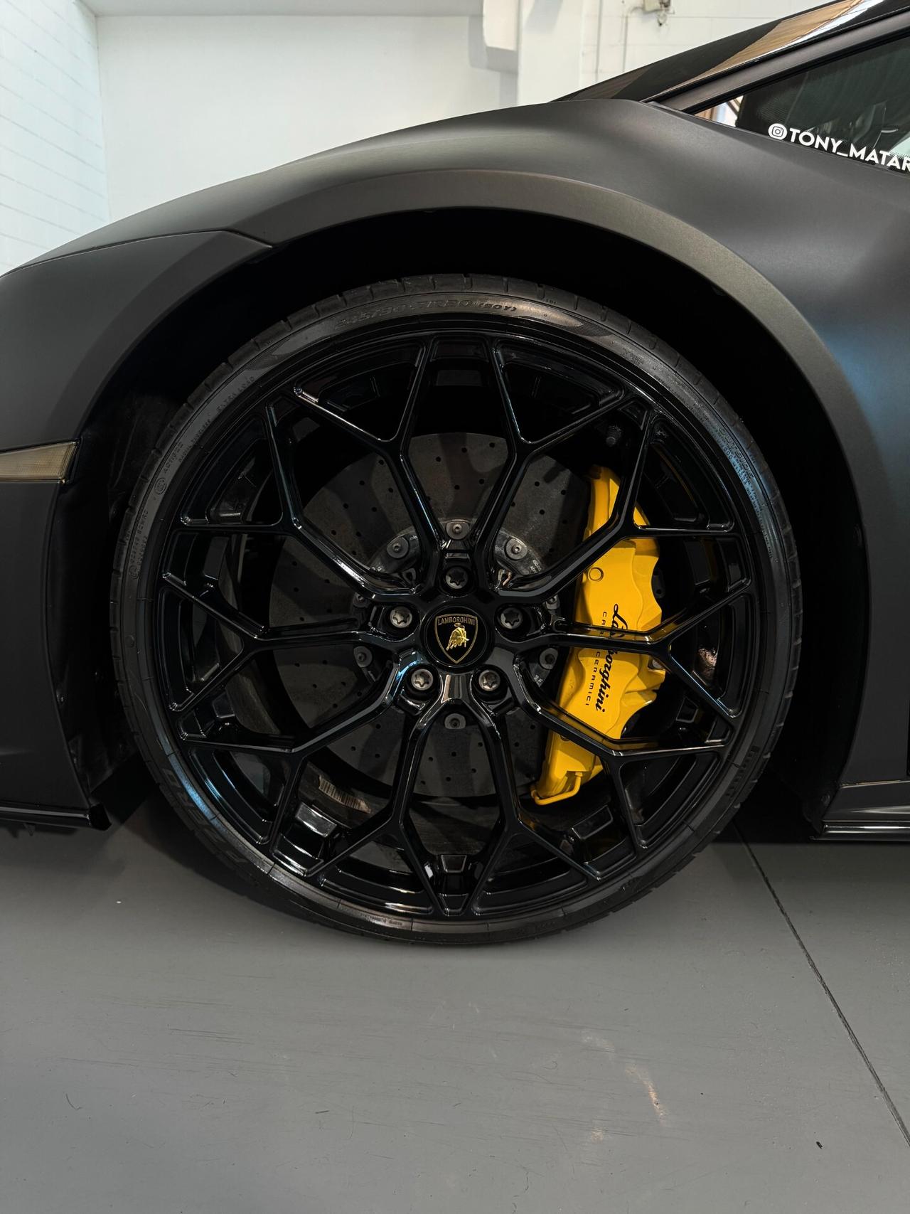 Lamborghini Huracán EVO Spyder 5.2cc 640cv AWD "Giallo Inti" + Wrapping NeroOpaco
