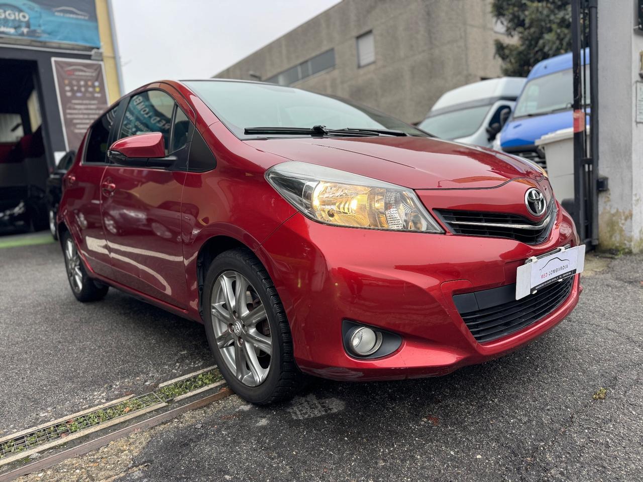 Toyota Yaris 1.3 3 porte Lounge CVT Stop & Start