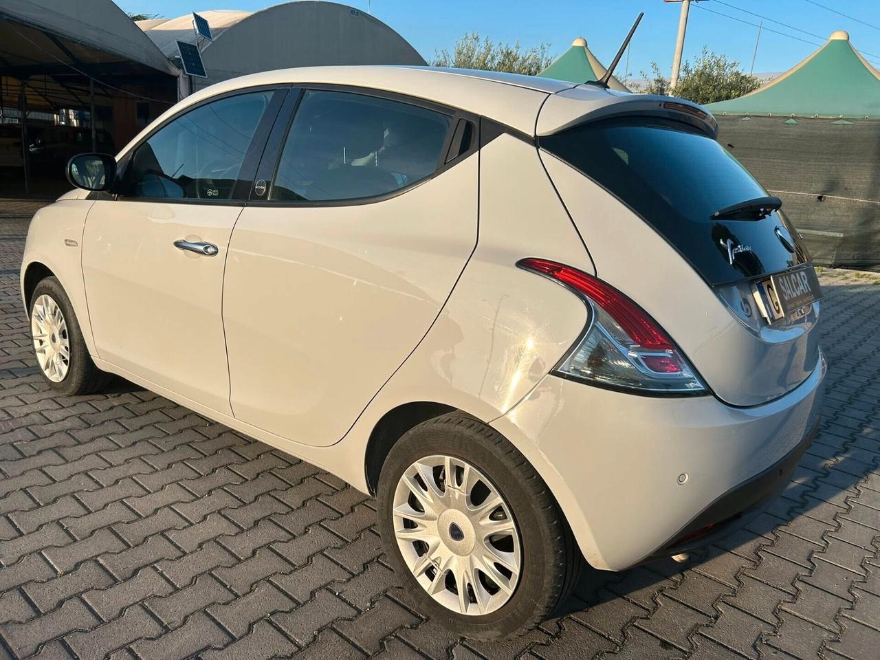 Lancia Ypsilon 1.0 70 cv Hybrid