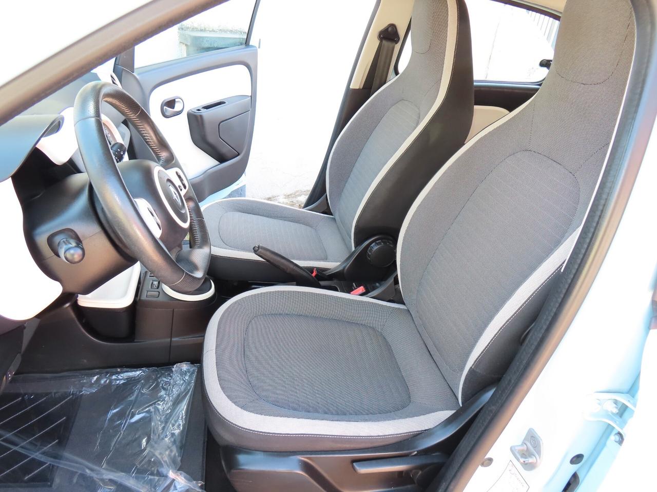 Renault Twingo 900 BENZ NAVI -CAMERA 77.000 KM CERT