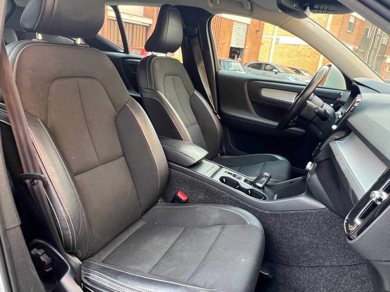 Volvo XC40 Business Plus D3 #12032