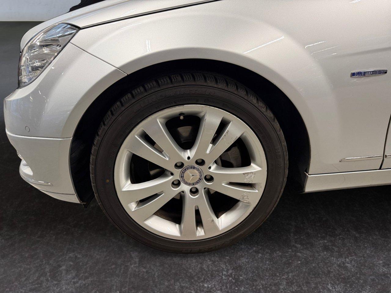 Mercedes C 180 CGI BlueEfficiency Avantgarde c/bixeno Berlina