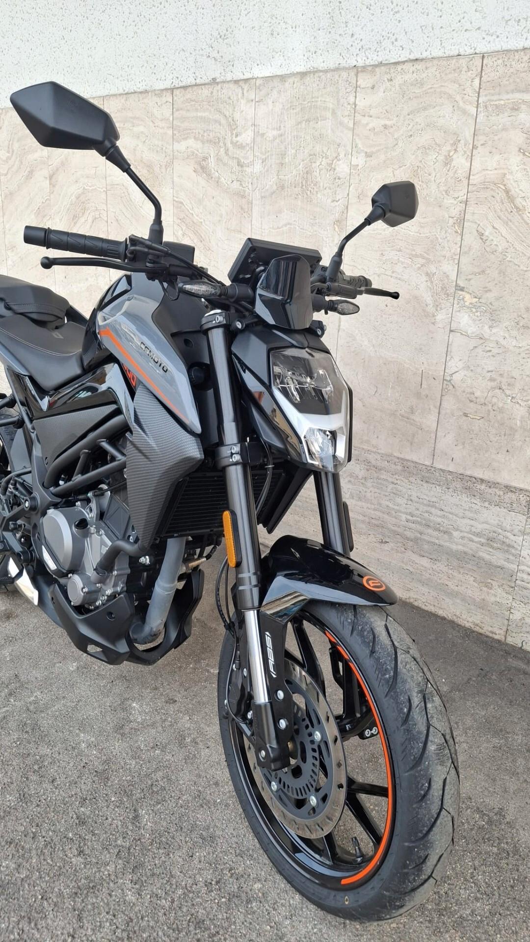 CFMOTO 300NK