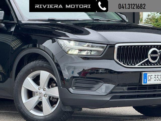VOLVO XC40 T2 Momentum Core