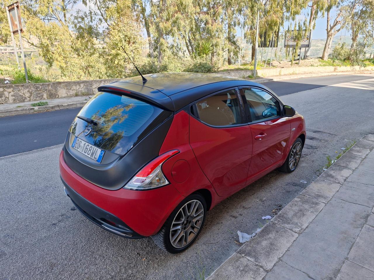 Lancia Ypsilon 1.3 MJT 16V 95 CV 5 porte S&S S Momodesign