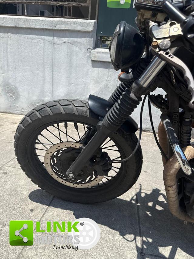 TRIUMPH Bonneville T100 black