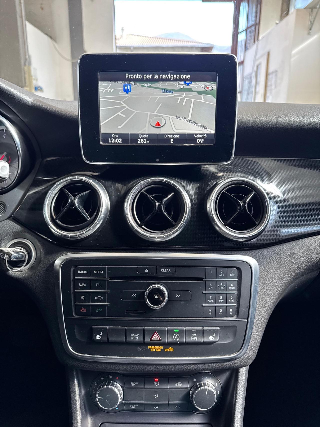 Mercedes-benz CLA 200 d Premium