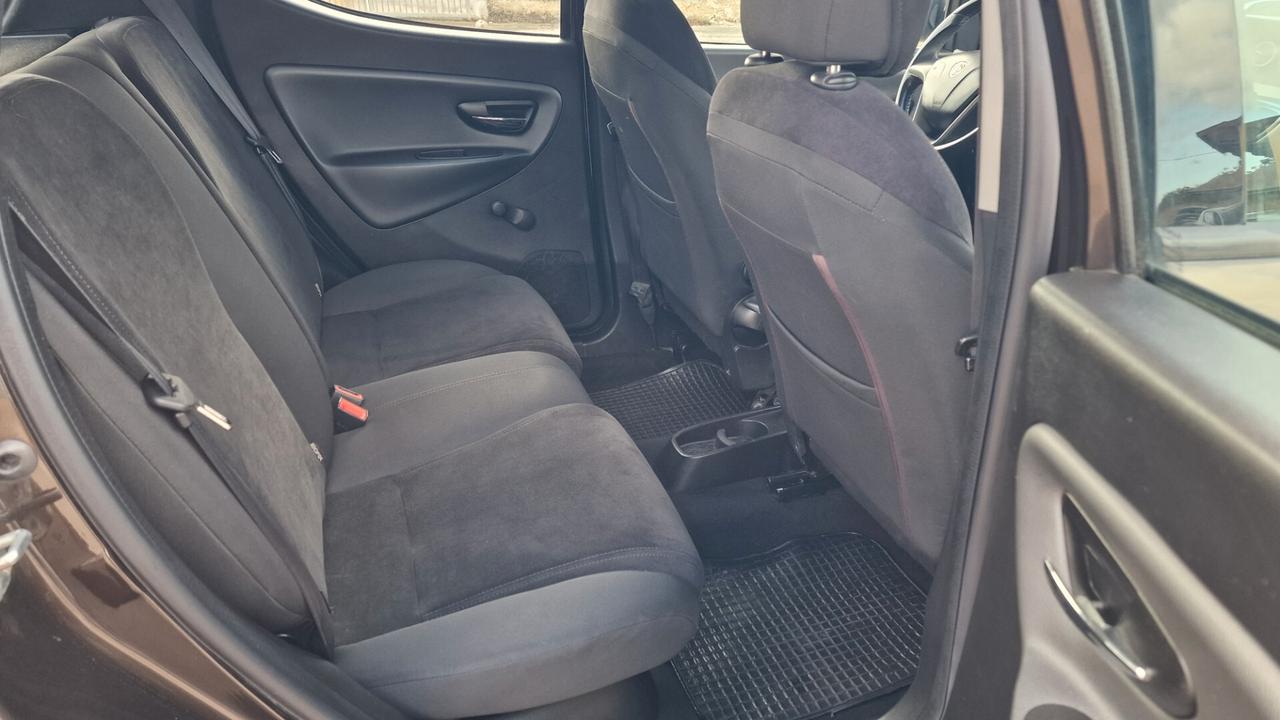 Lancia Ypsilon 1.2 69 CV 5 porte S&S Gold