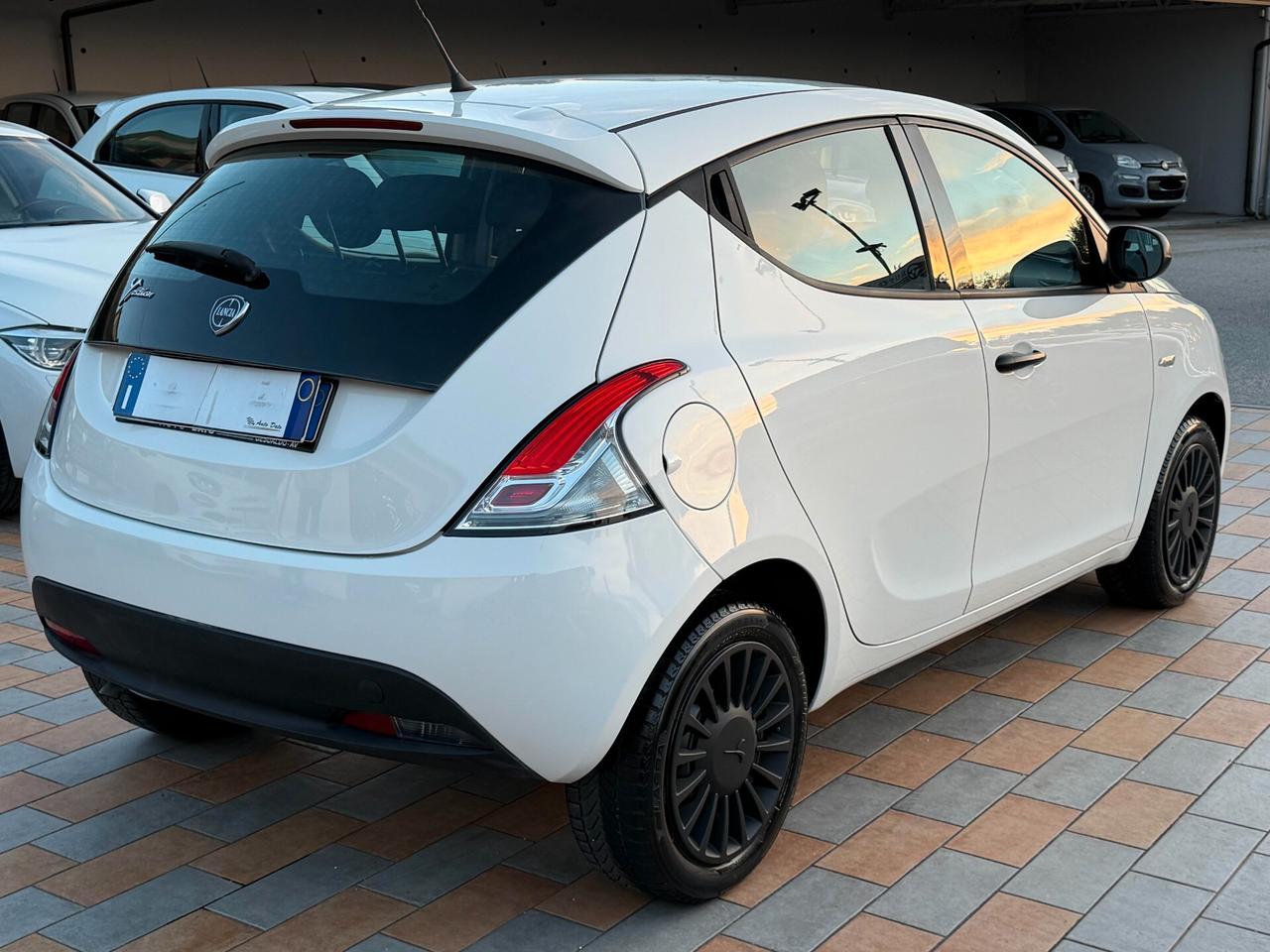 Lancia Ypsilon 1.2 69 cv. ELEFANTINO BLU