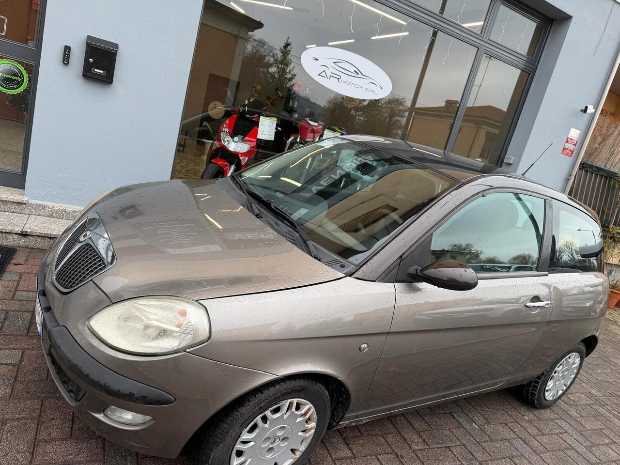 Lancia Ypsilon 1.2 benzina, b-color