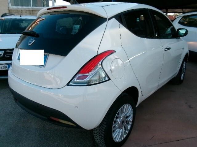 Lancia Ypsilon 0.9 TwinAir 85 CV 5 porte Metano Ecochic Gold
