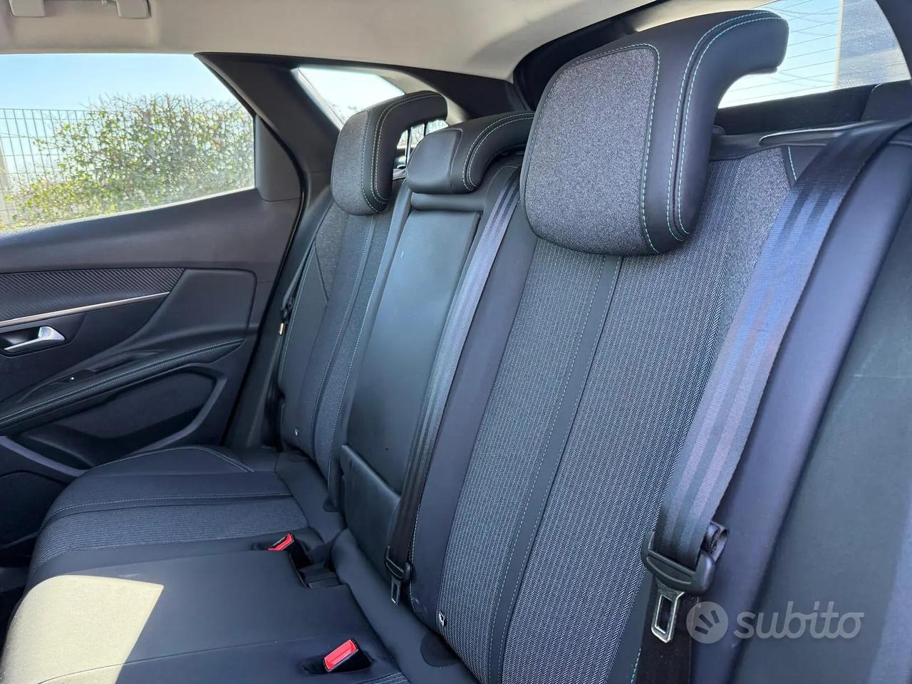 Peugeot 3008 1.5 Allure *CAMBIO AUTOMATICO*