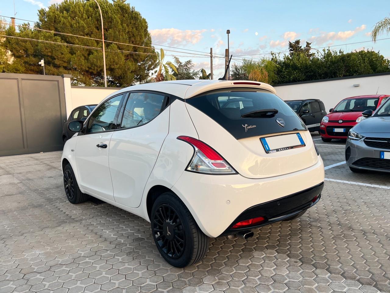 Lancia Ypsilon 1.2 69 CV 5 porte GPL Ecochic Monogram