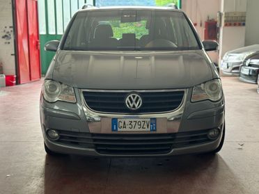 Volkswagen Touran 2.0 TDI DPF Highline 7 POSTI
