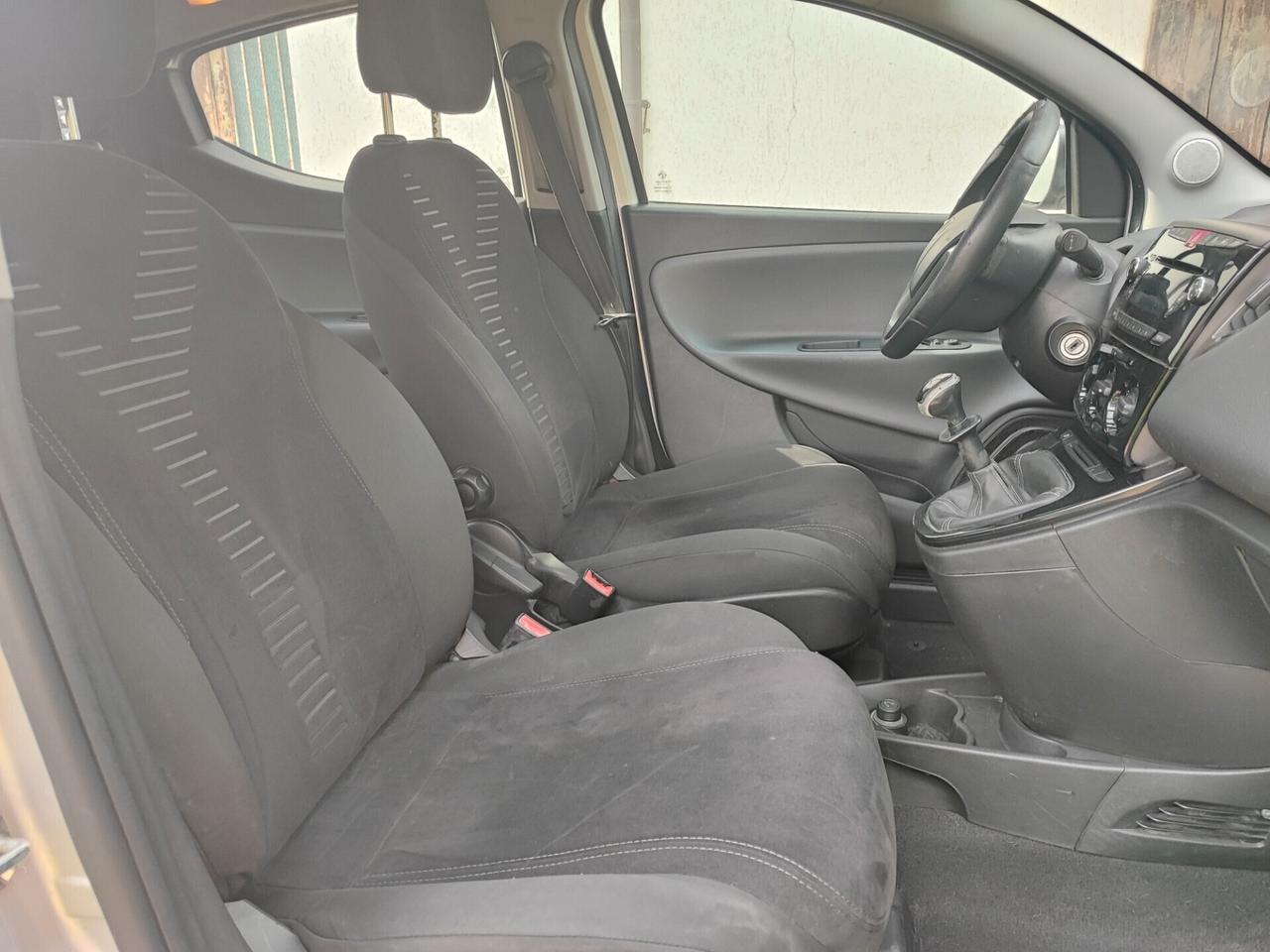 Lancia Ypsilon 1.2 Benz 5 porte euro 5B neopatentati