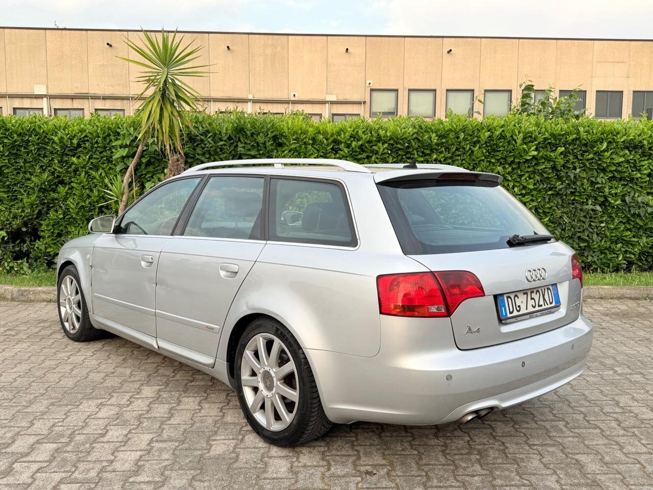 Audi A4 2.0 TDI S LINE