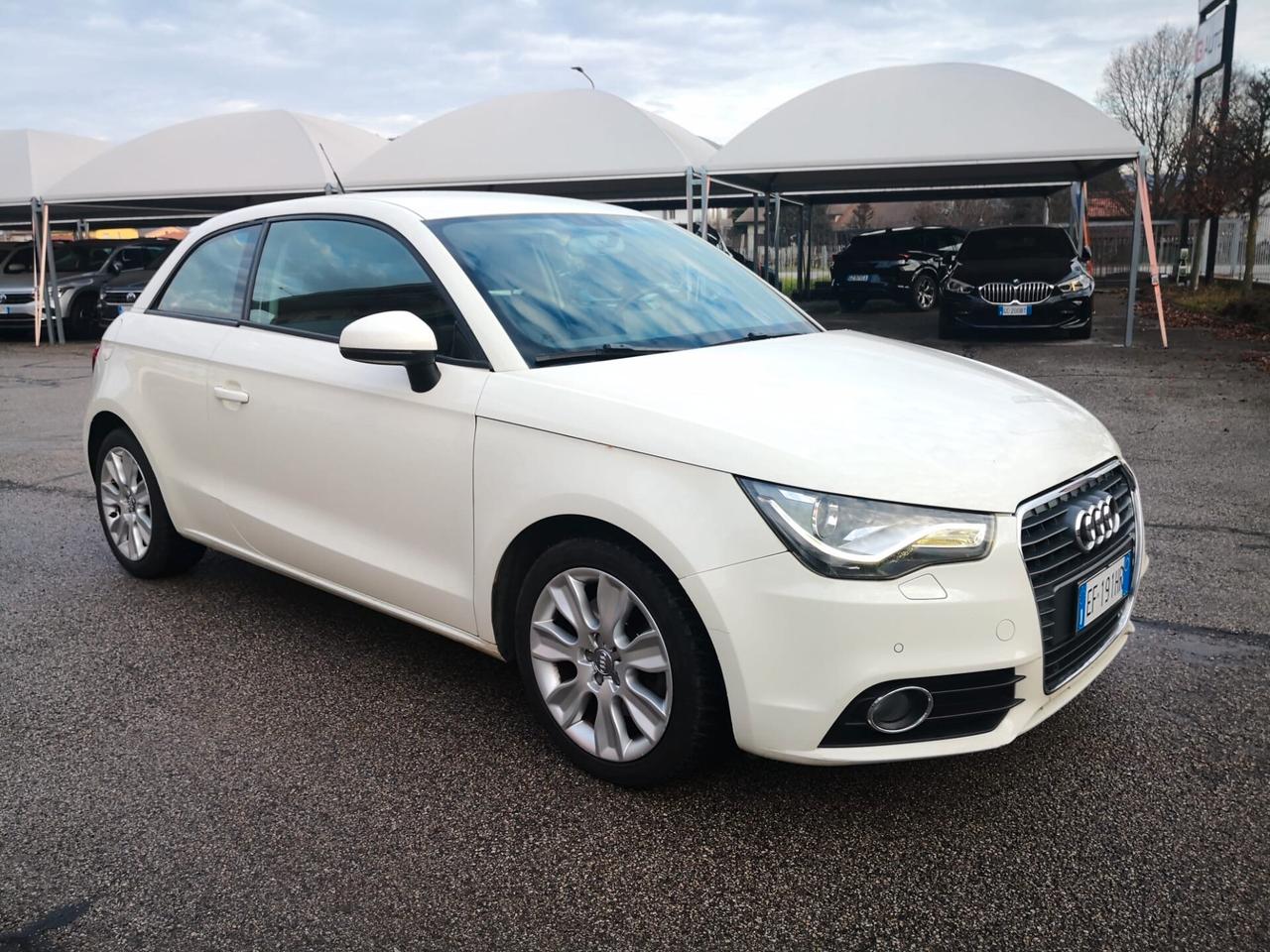 Audi A1 1.6 TDI 105 CV ***NEOPATENTATI***CIELO SCOLLATO***