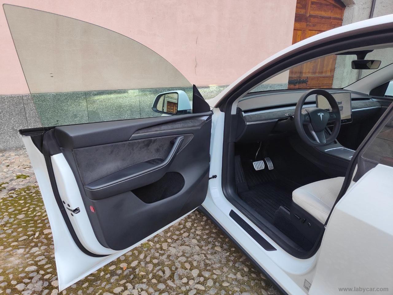 TESLA Model Y Performance AWD TETTO PELLE BIANCA