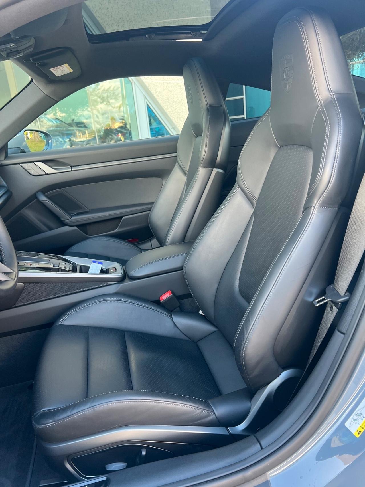 Porsche 992 Coupe Carrera possibilità noleggio no scoring