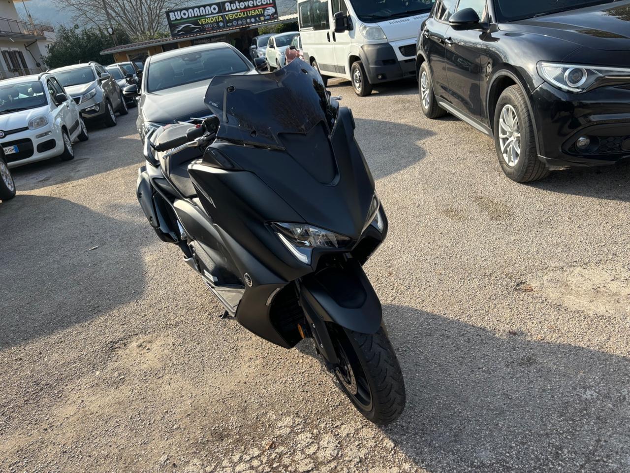 YAMAHA TMAX 560