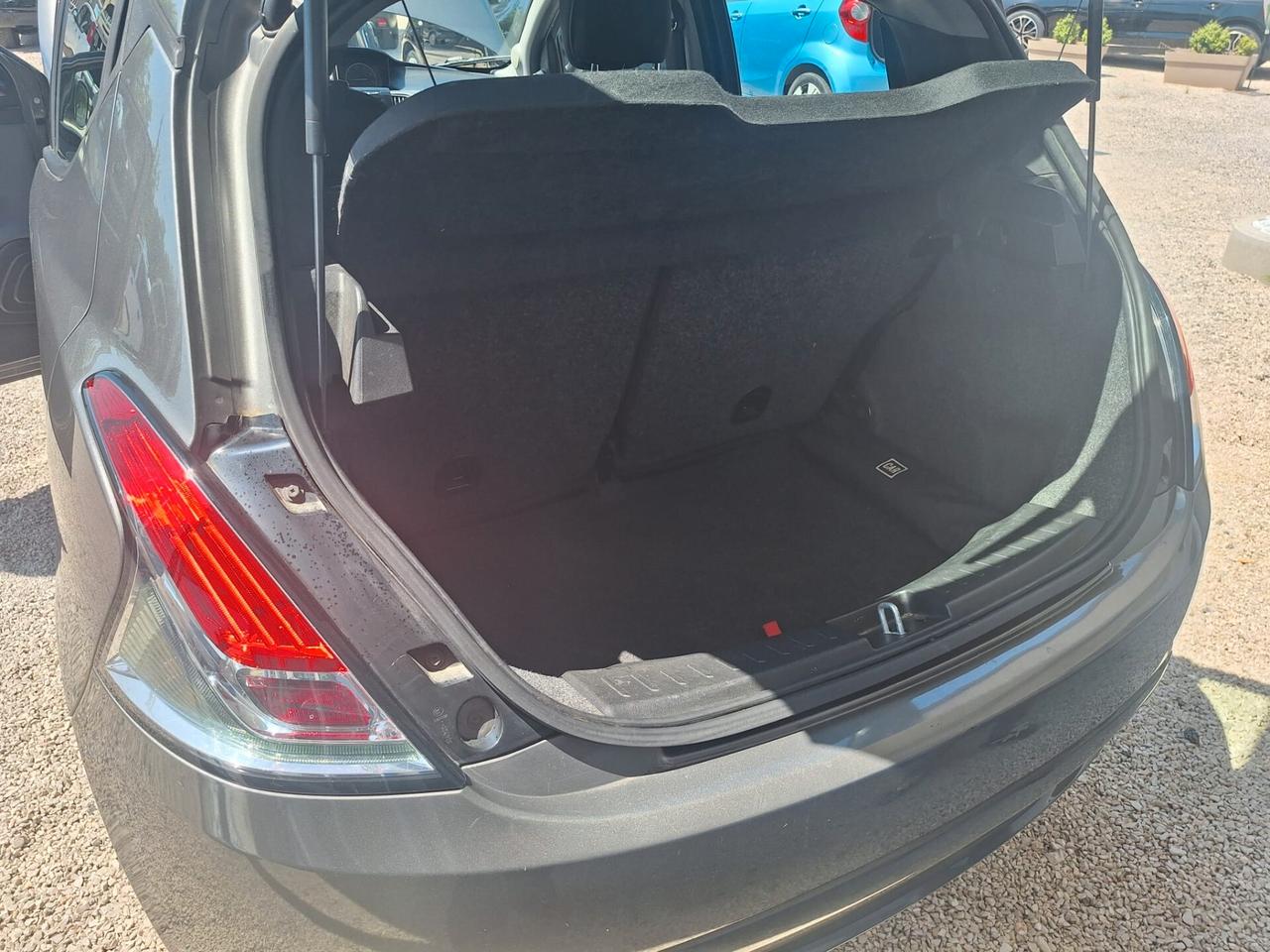 Lancia Ypsilon 1.3 MJT 16V 95 CV 5 porte Silver